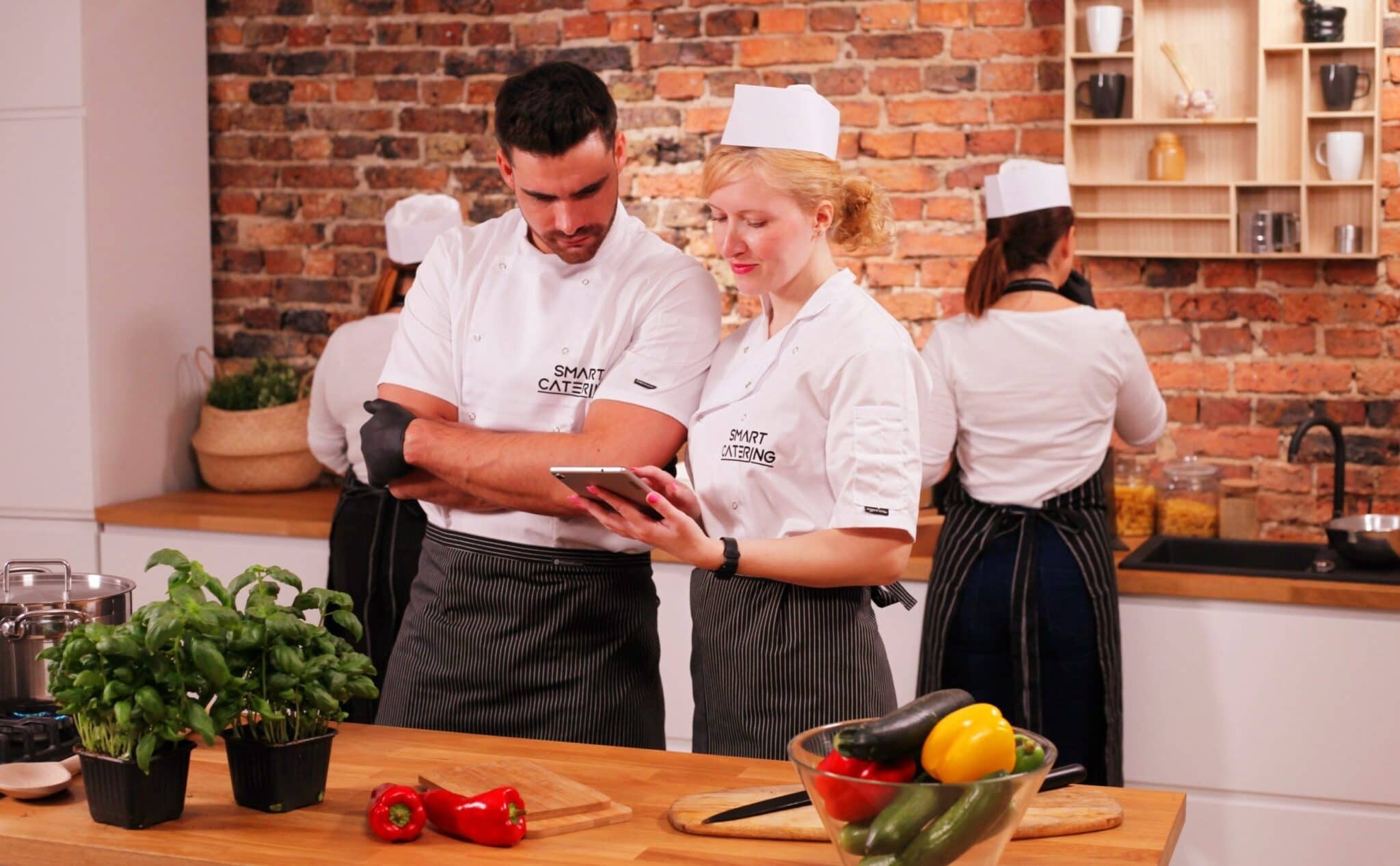 非接触型ダイニングの革命：RFIDがスマートなレストランの注文と決済をどのように強化するか