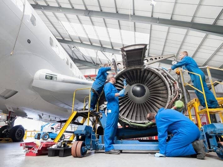 テクノロジーが飛躍的に進化：航空機器管理におけるRFIDとQRコードの活用