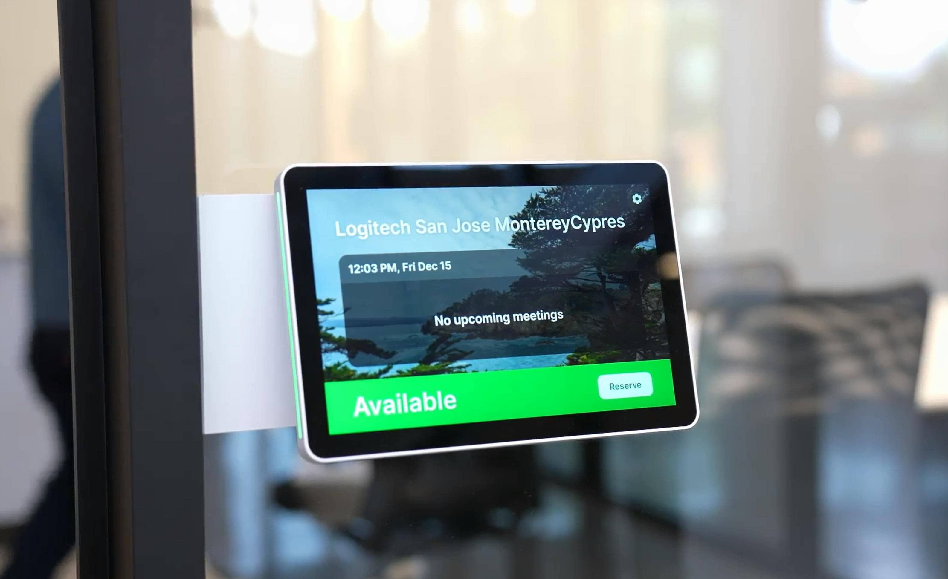 RFID対応スマートオフィス：会議と資産管理の効率化