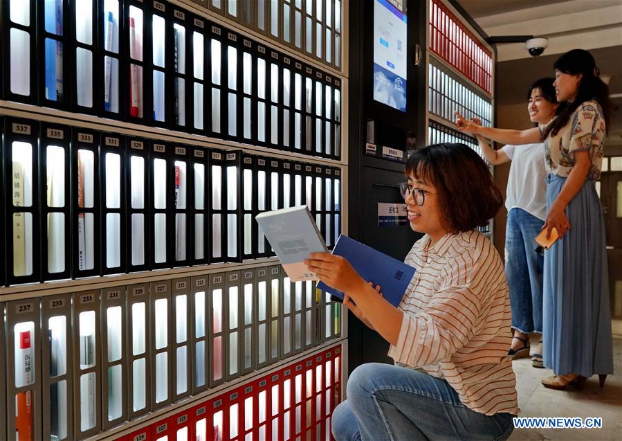スマートな図書館管理：RFIDによるセルフサービスでの貸出、返却、迅速な在庫追跡を実現